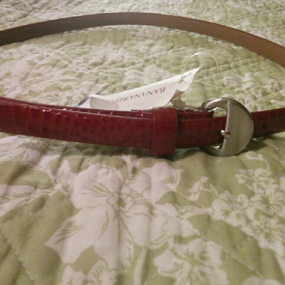 🆕 Banana Republic slim cherry red belt